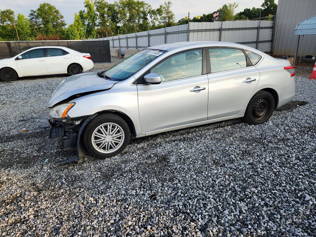 2014 Nissan Sentra S - zdjęcie główne