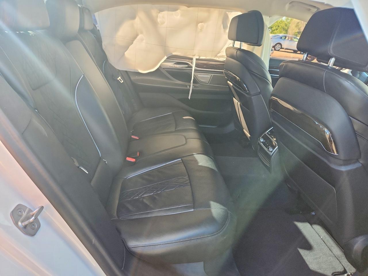 2021 BMW 750 Xi - zdjęcie 10