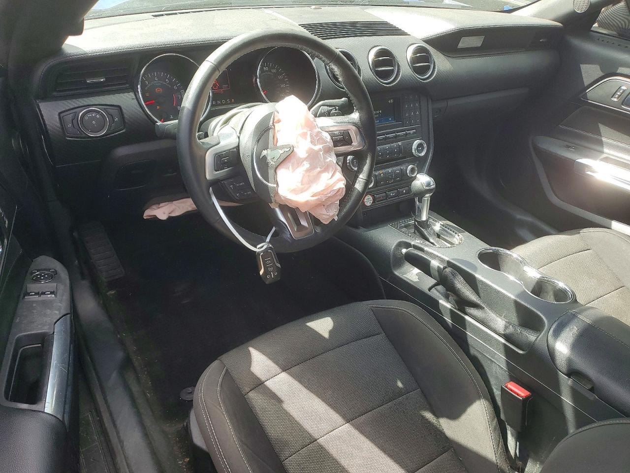 2017 Ford Mustang - zdjęcie 8