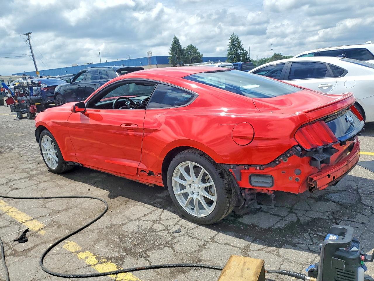 2015 Ford Mustang - zdjęcie 2