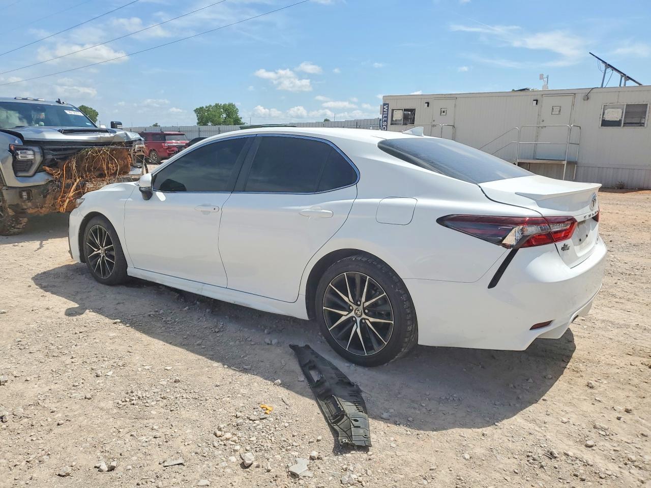 2022 Toyota Camry Se - zdjęcie 2