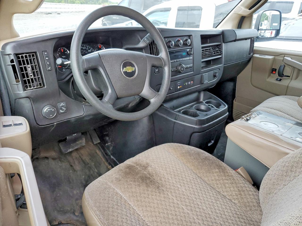 2019 Chevrolet Express G2500 - zdjęcie 8