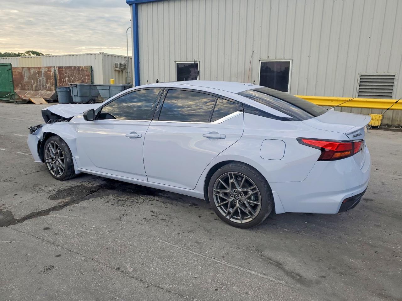 2024 Nissan Altima Sr - zdjęcie 2