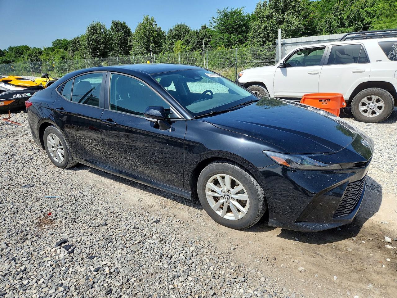 2025 Toyota Camry Le - zdjęcie 4