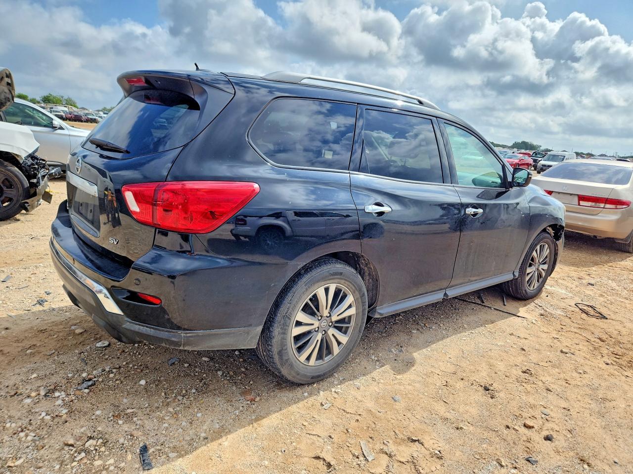 2018 Nissan Pathfinder Sv - zdjęcie 3