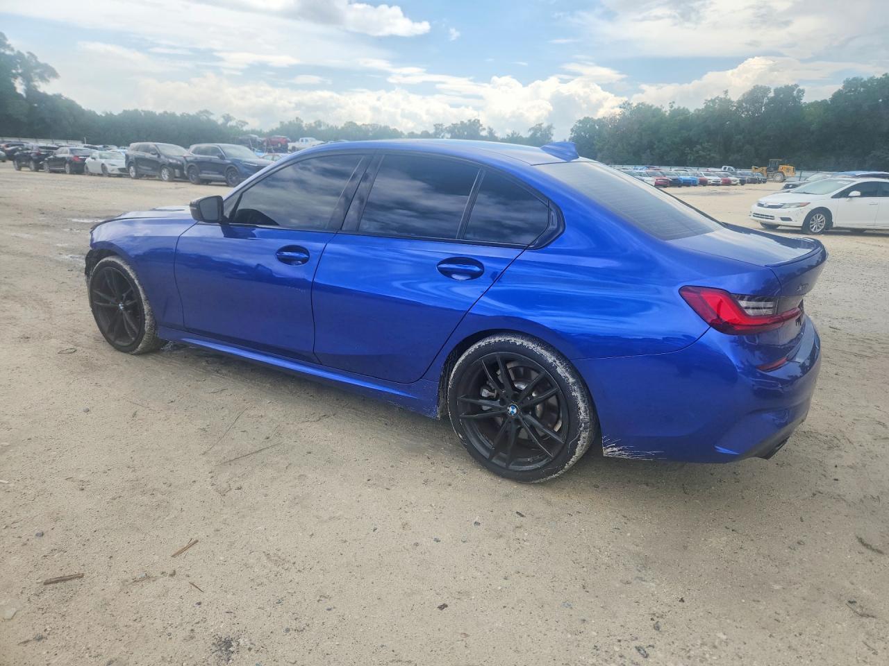 2022 BMW Seria 3 330i - zdjęcie 2