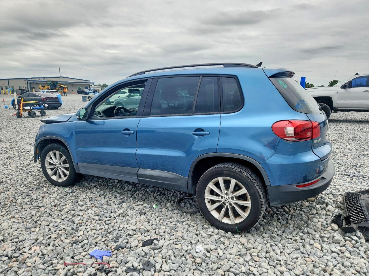 2017 Volkswagen Tiguan S - zdjęcie 2