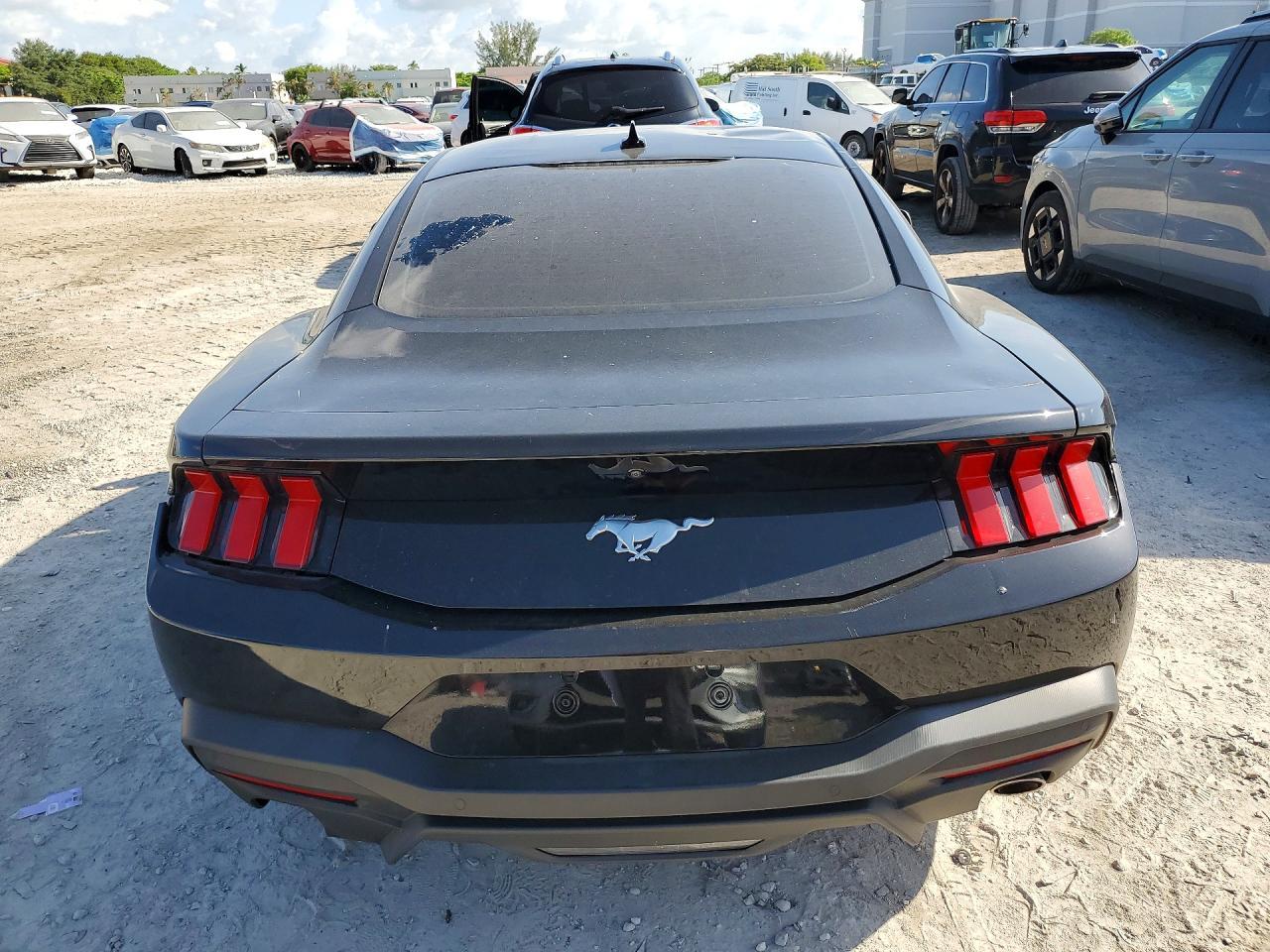 2024 Ford Mustang - zdjęcie 6