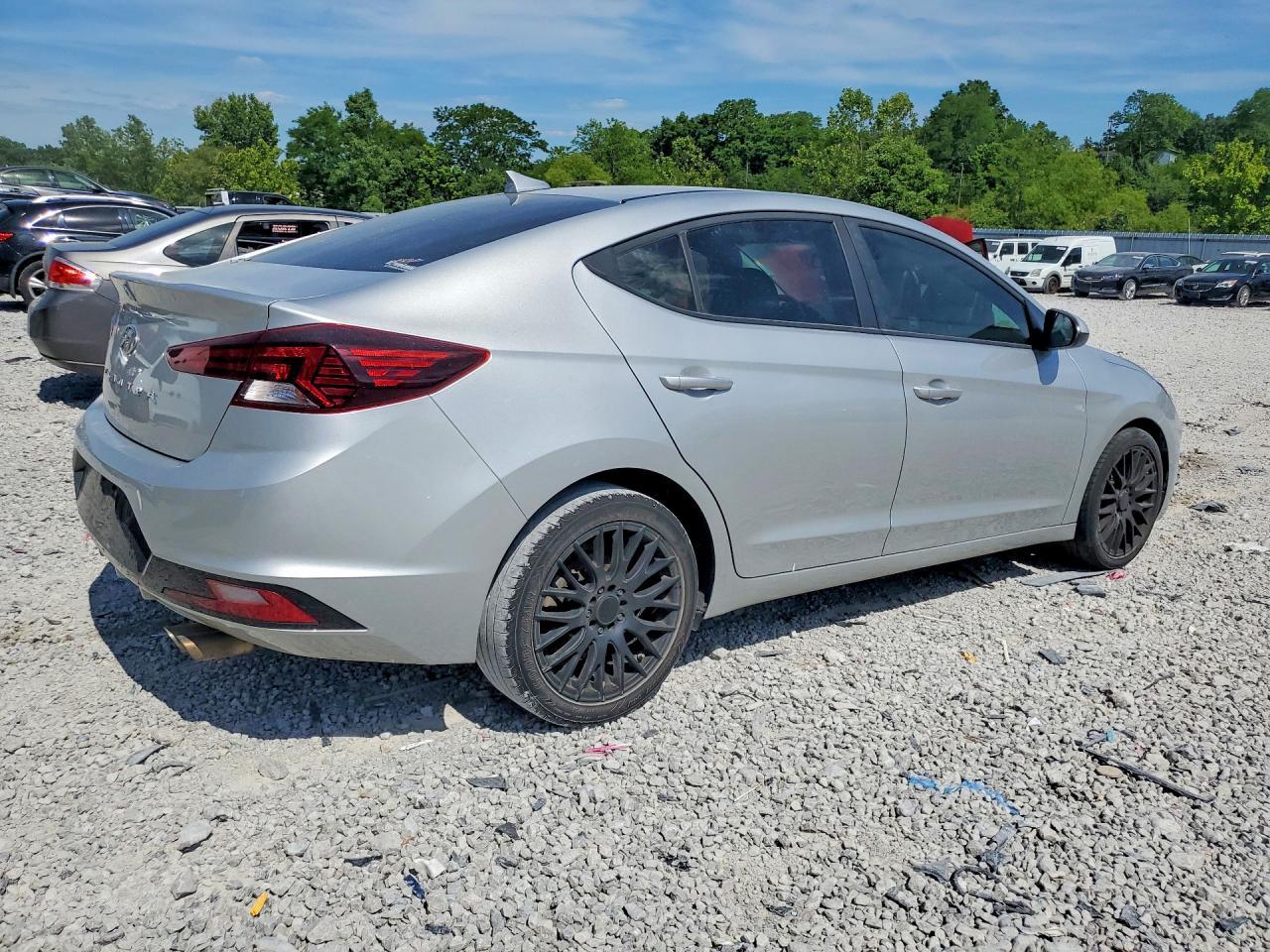 2019 Hyundai Elantra Sel - zdjęcie 3