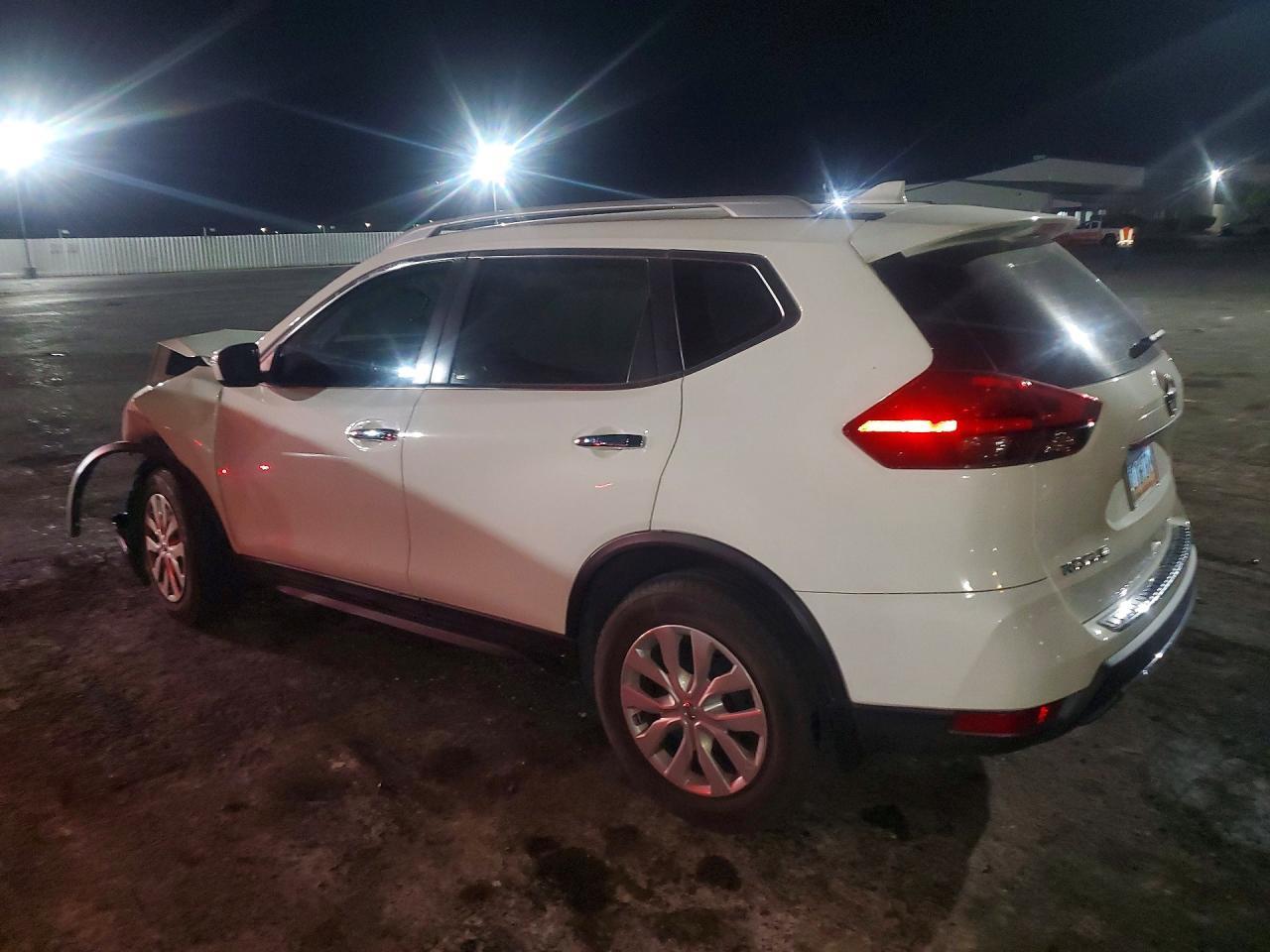 2017 Nissan Rogue S - zdjęcie 2