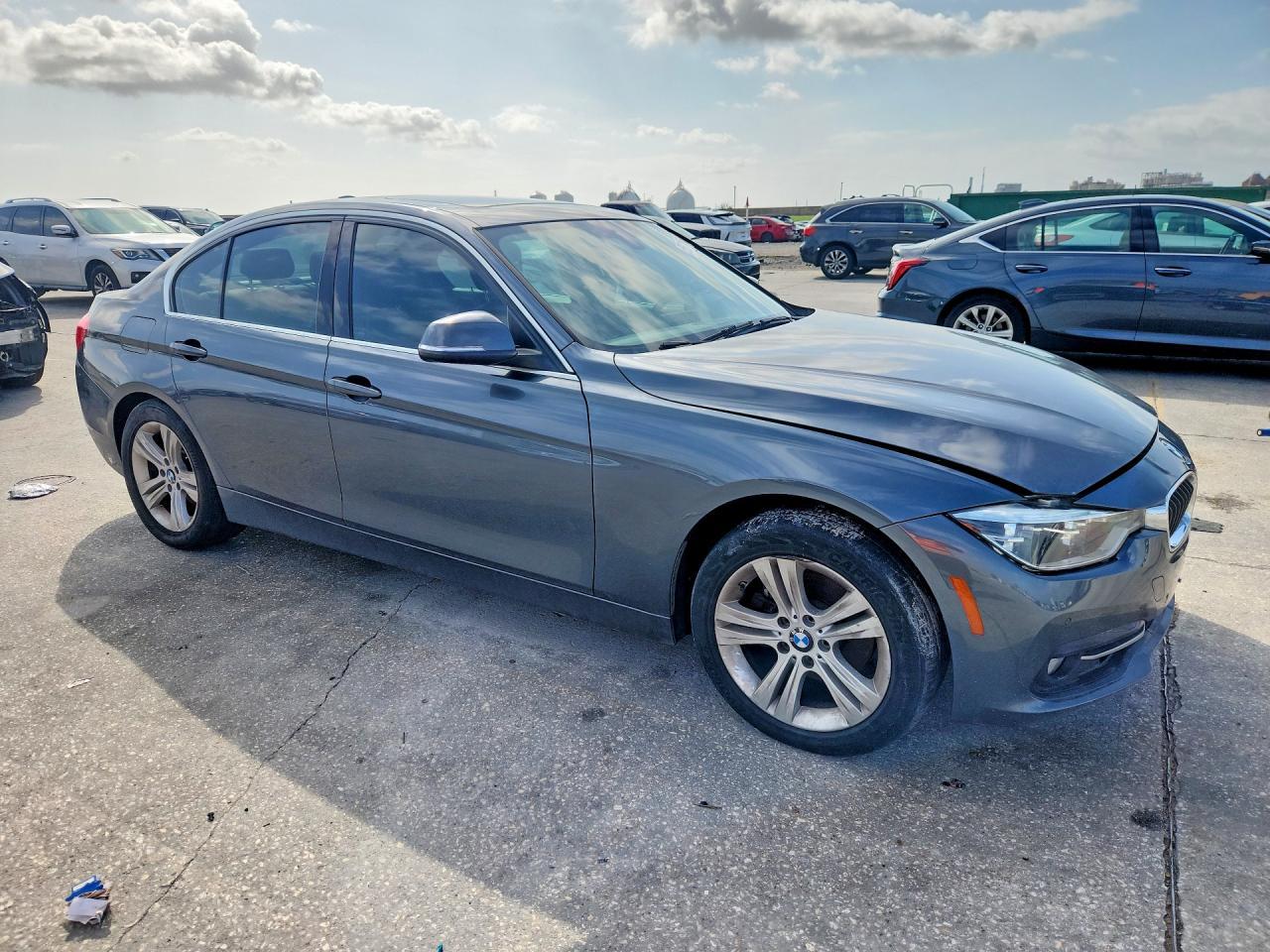2018 BMW 330 I - zdjęcie 4