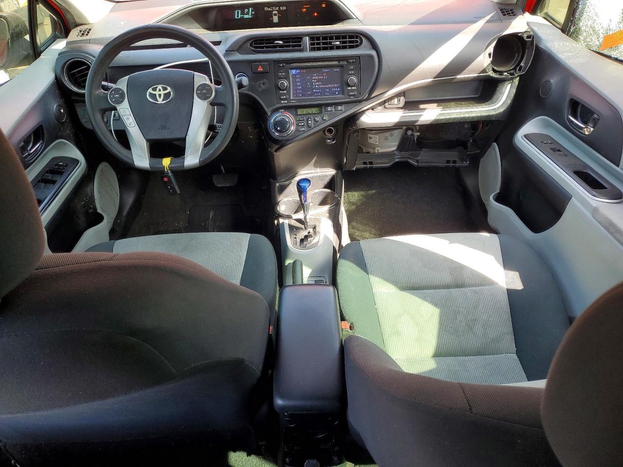 2014 Toyota Prius C Three - zdjęcie 8