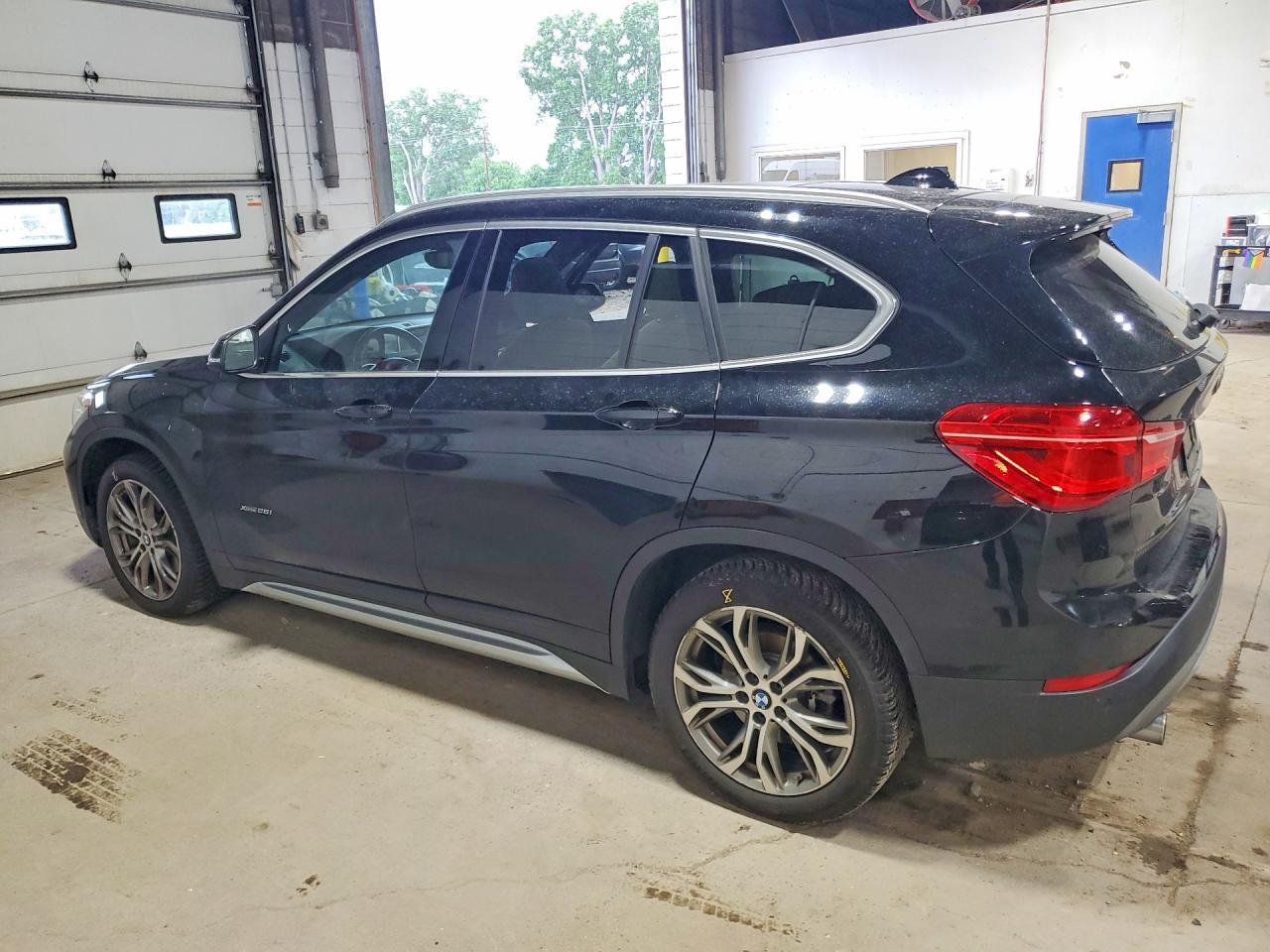 2017 BMW X1 xDrive28I - zdjęcie 2