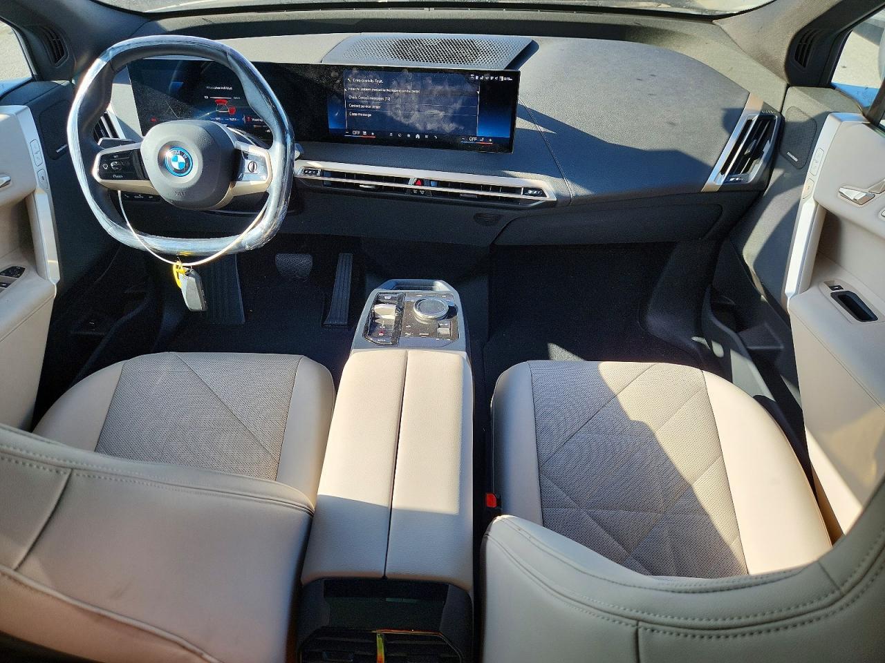 2025 BMW Ix xDrive50 - zdjęcie 8