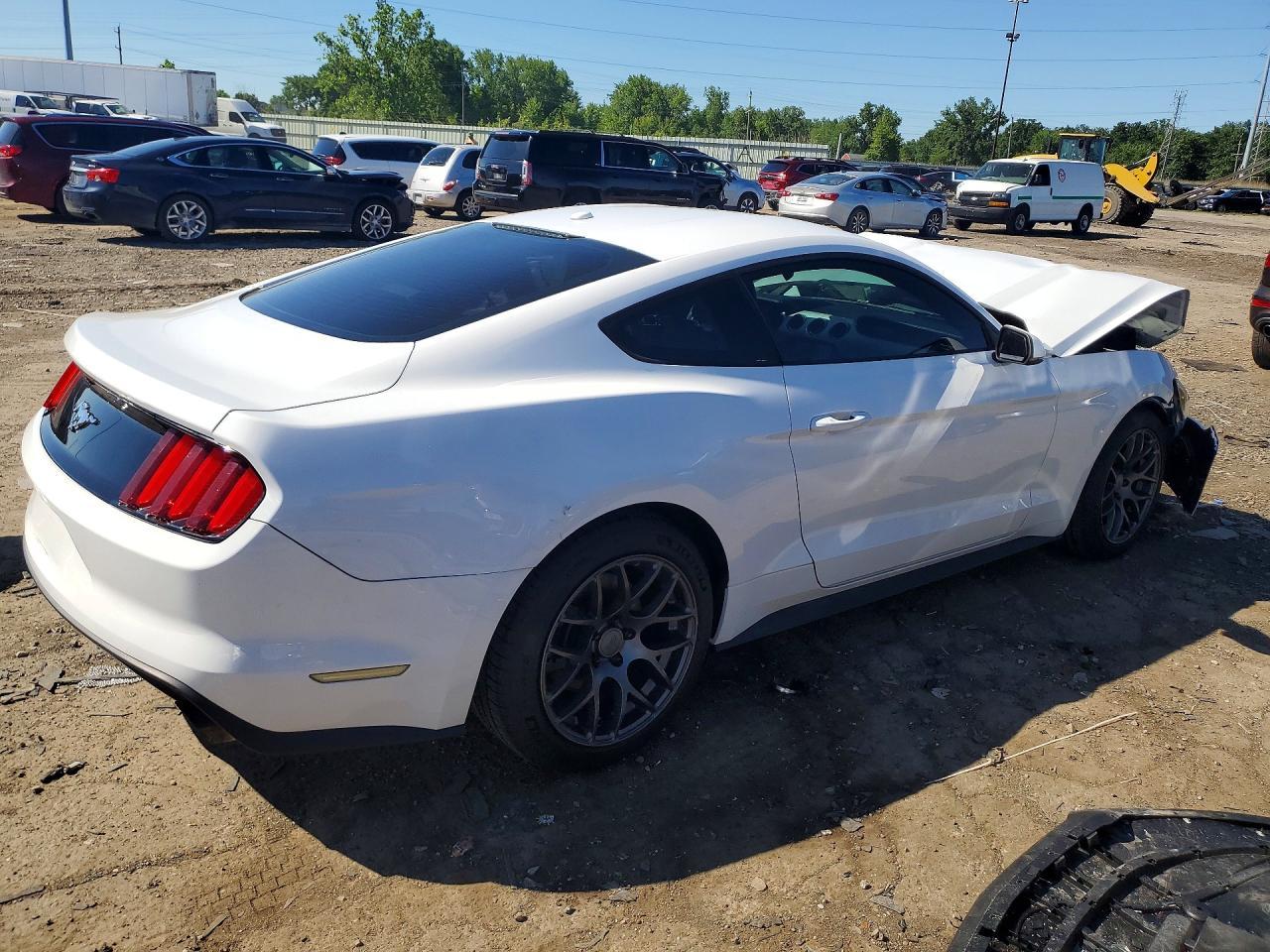 2015 Ford Mustang - zdjęcie 3