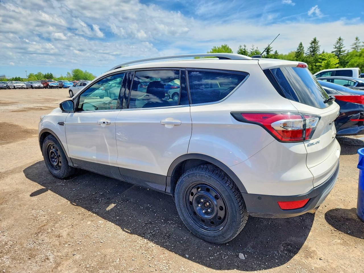 2017 Ford Escape Titanium - zdjęcie 2
