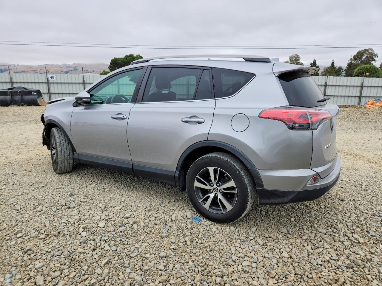 2017 Toyota Rav4 Xle - zdjęcie 2