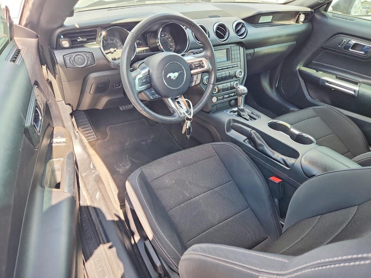 2017 Ford Mustang - zdjęcie 8