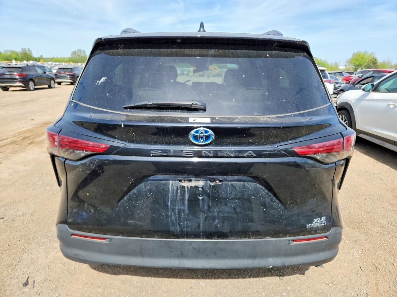 2022 Toyota Sienna Le - zdjęcie 6