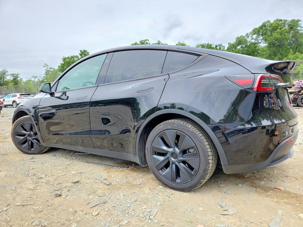 2024 Tesla Model Y - zdjęcie 2