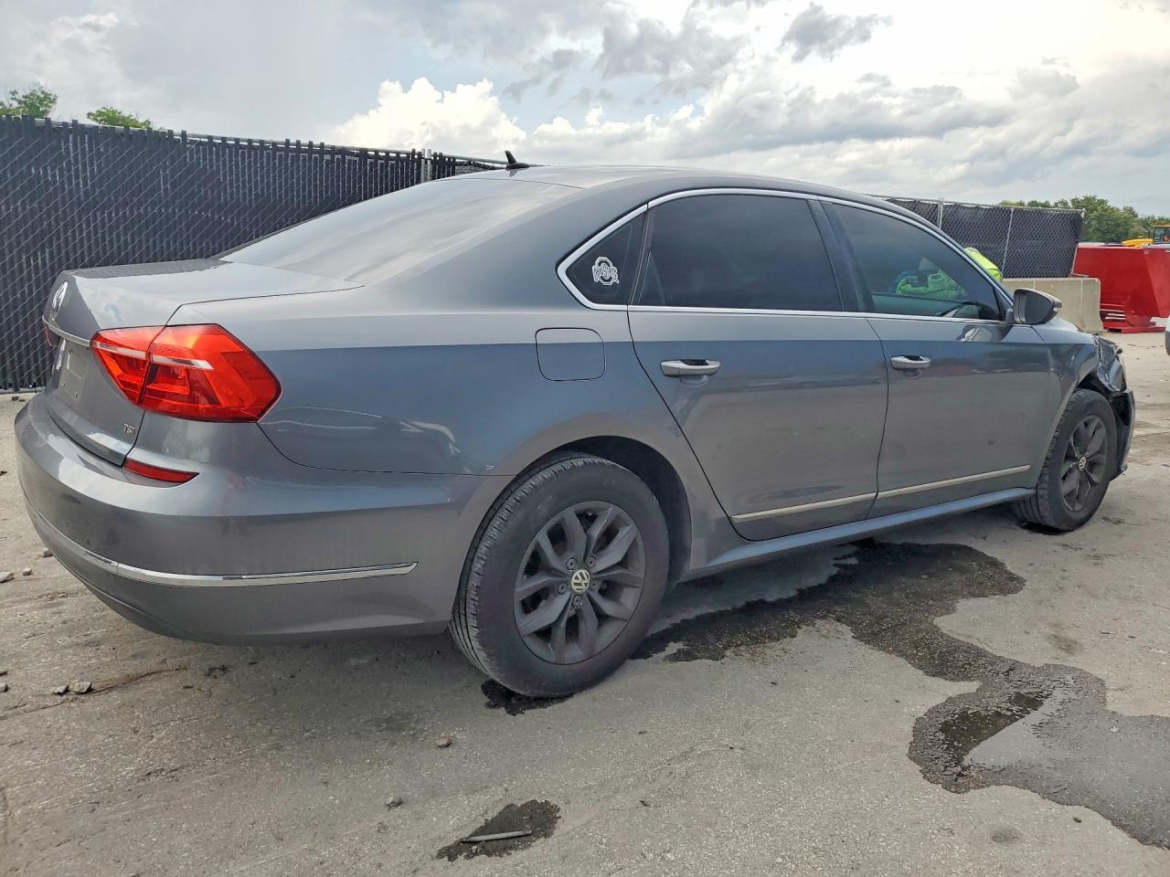 2016 Volkswagen Passat S - zdjęcie 3