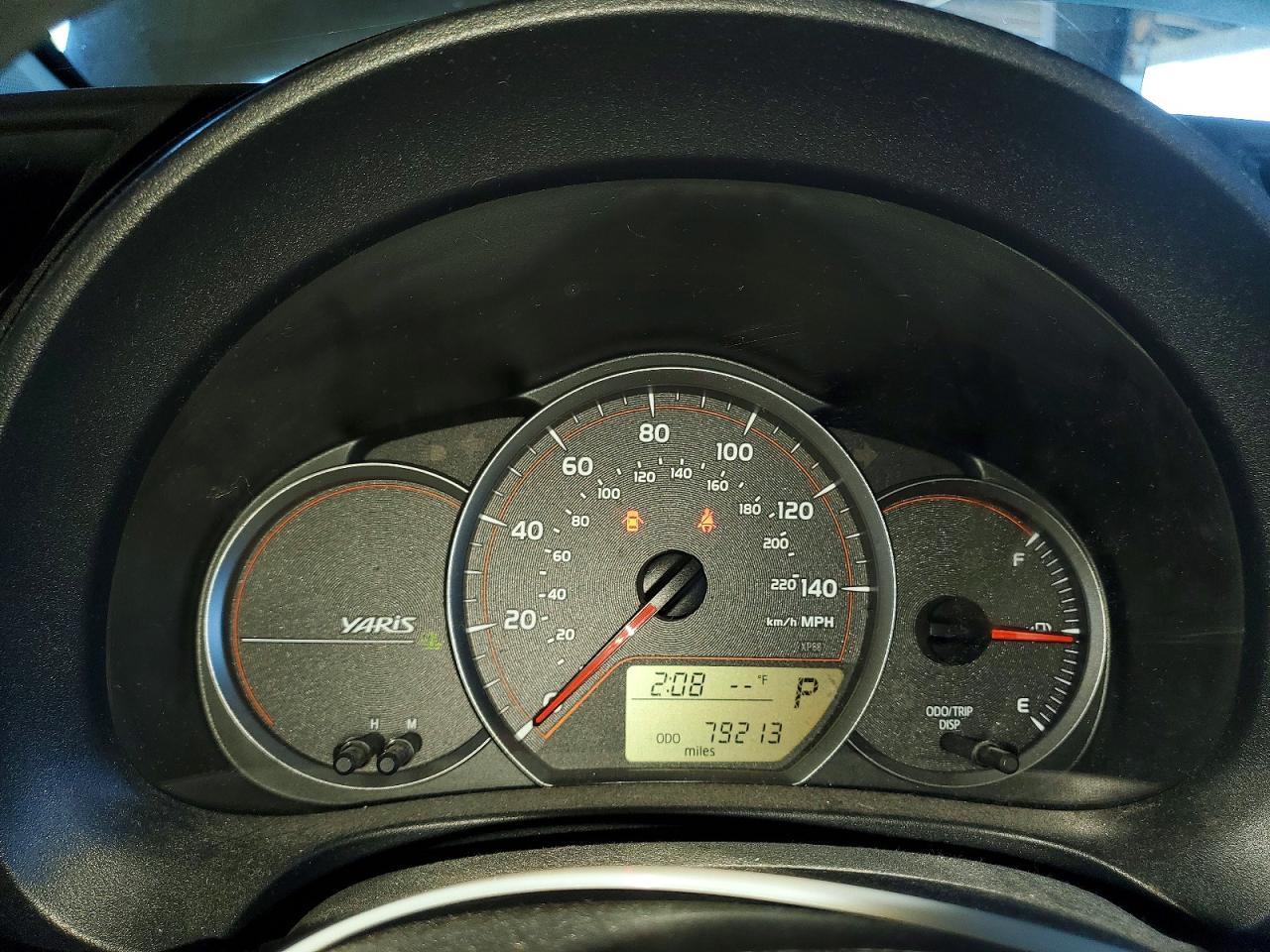 2014 Toyota Yaris - zdjęcie 9