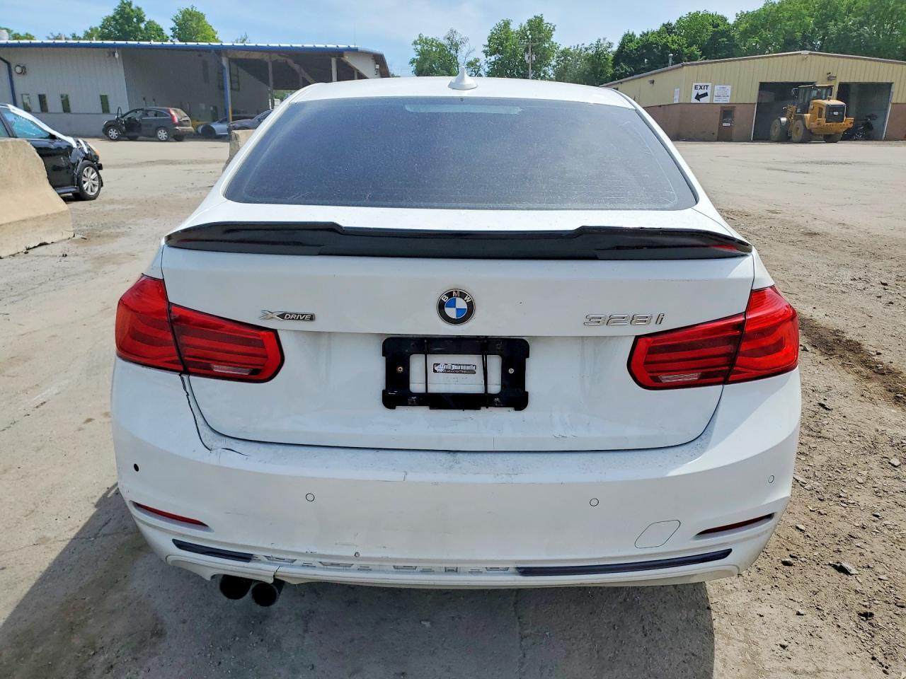 2016 BMW Seria 3 328i - zdjęcie 6