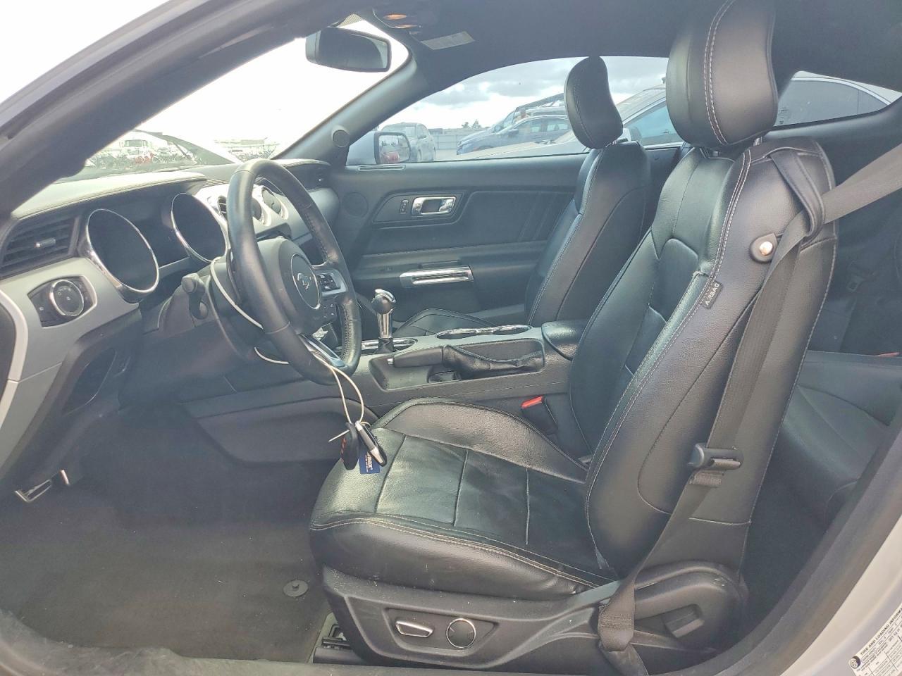 2017 Ford Mustang - zdjęcie 7