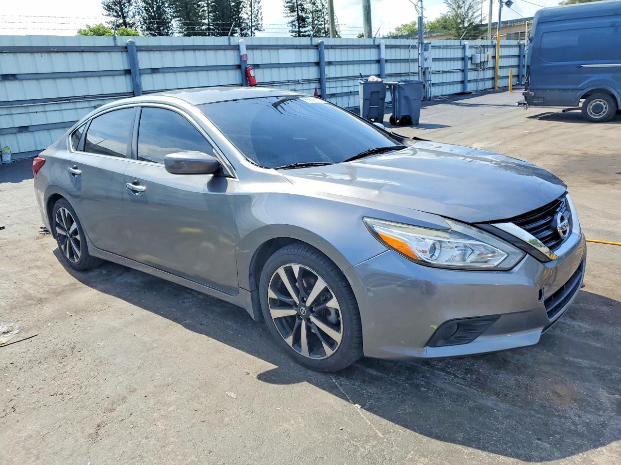2018 Nissan Altima 2.5 Sr - zdjęcie 4