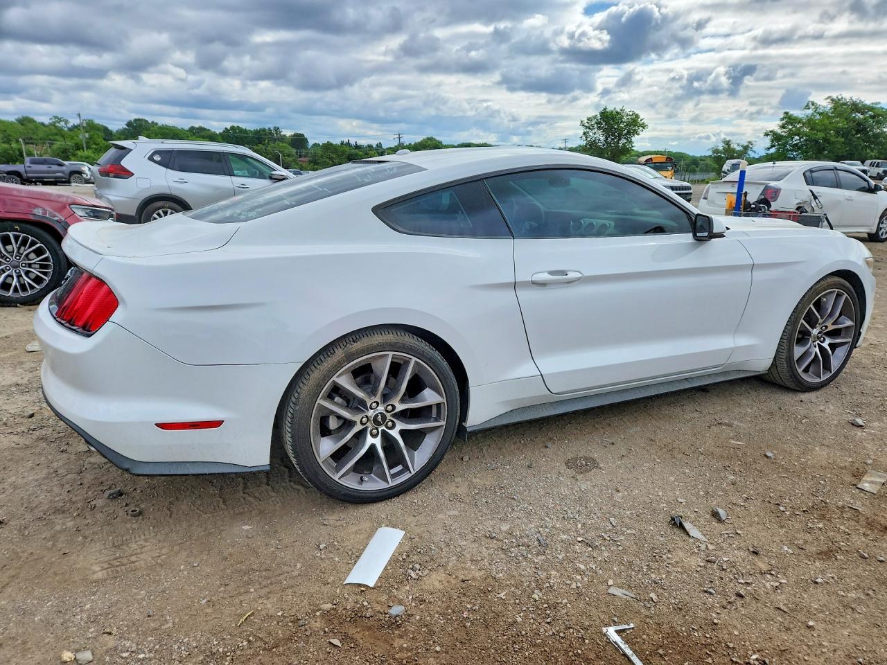 2017 Ford Mustang - zdjęcie 3