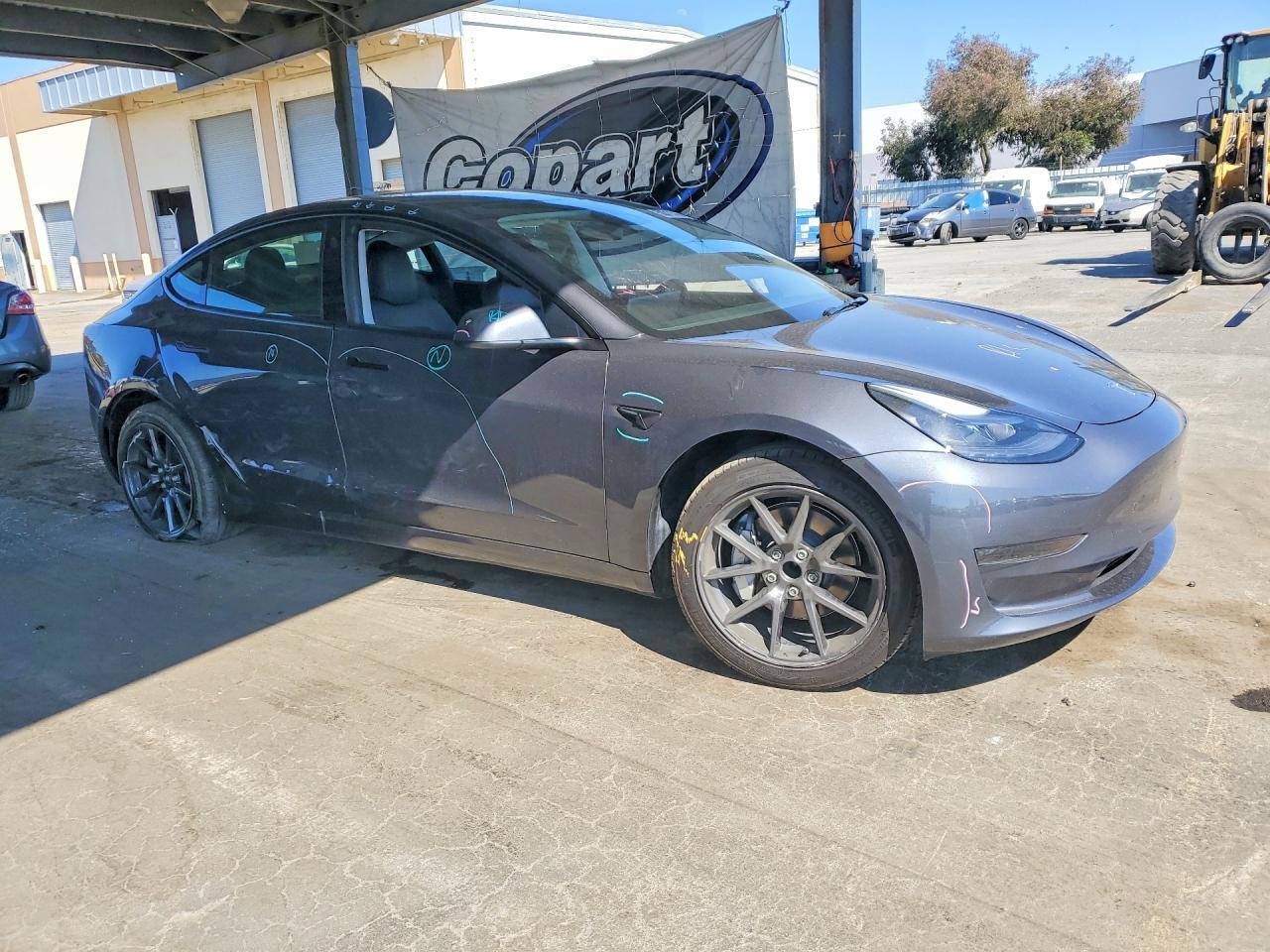 2023 Tesla Model 3 - zdjęcie 4