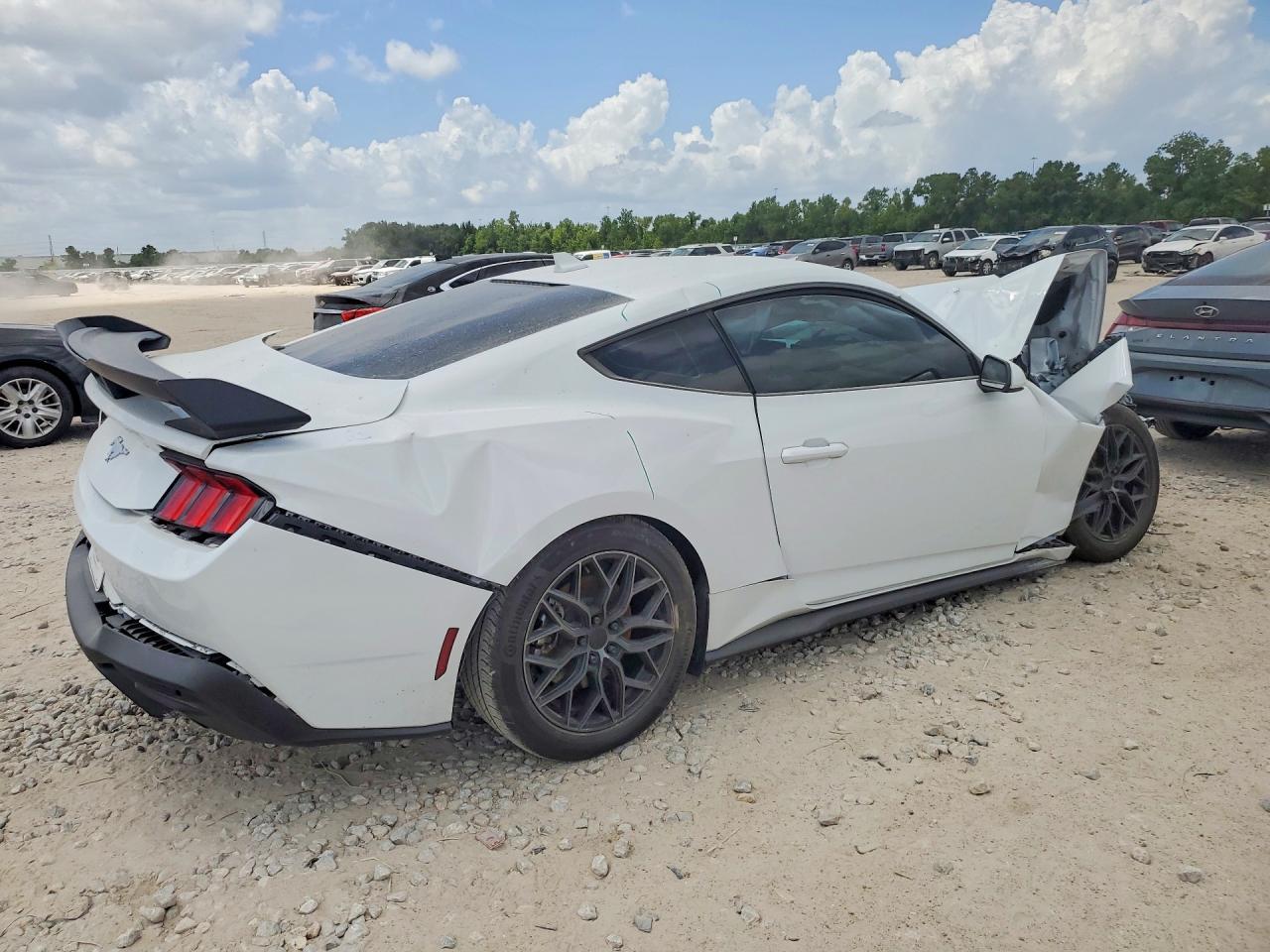 2025 Ford Mustang - zdjęcie 3