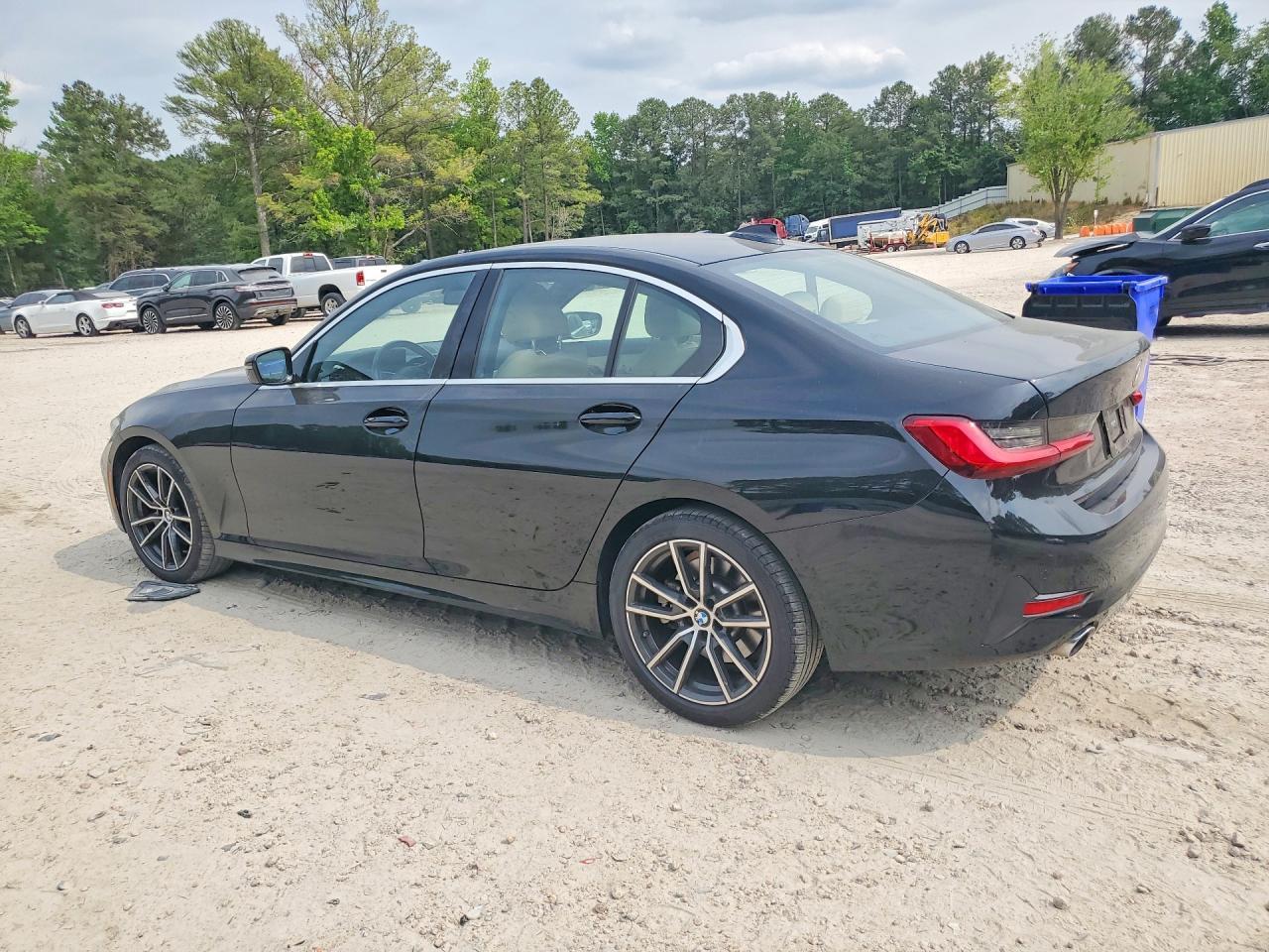 2021 BMW 330I - zdjęcie 2