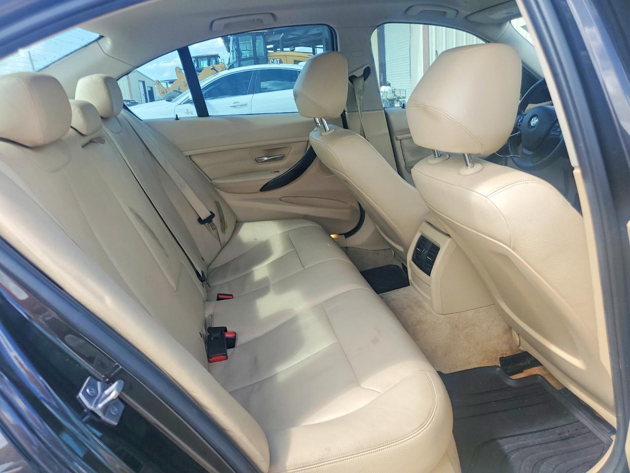 2016 BMW 320 I - zdjęcie 10