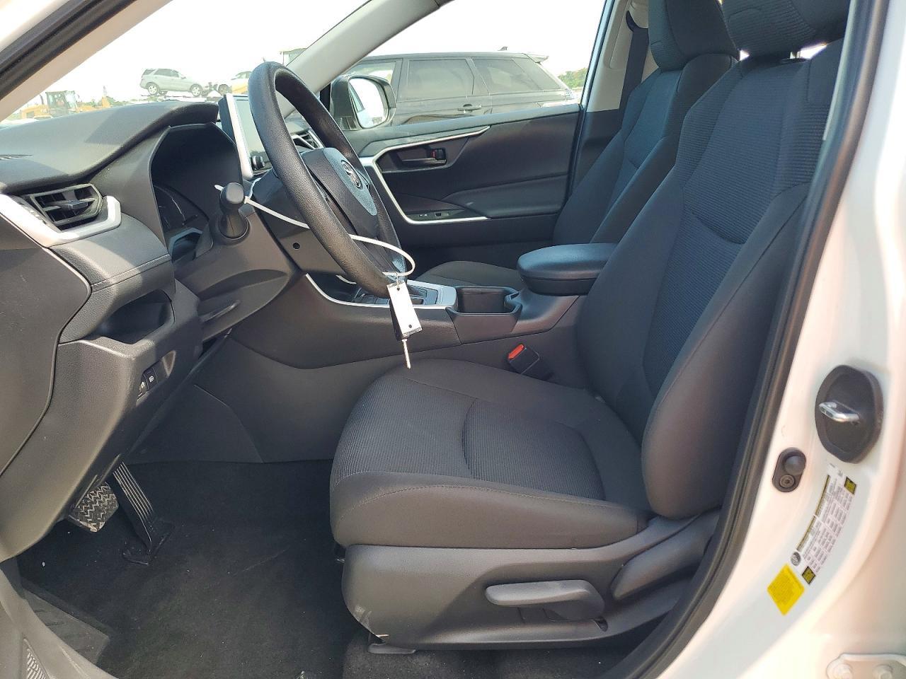 2025 Toyota Rav4 Le - zdjęcie 7