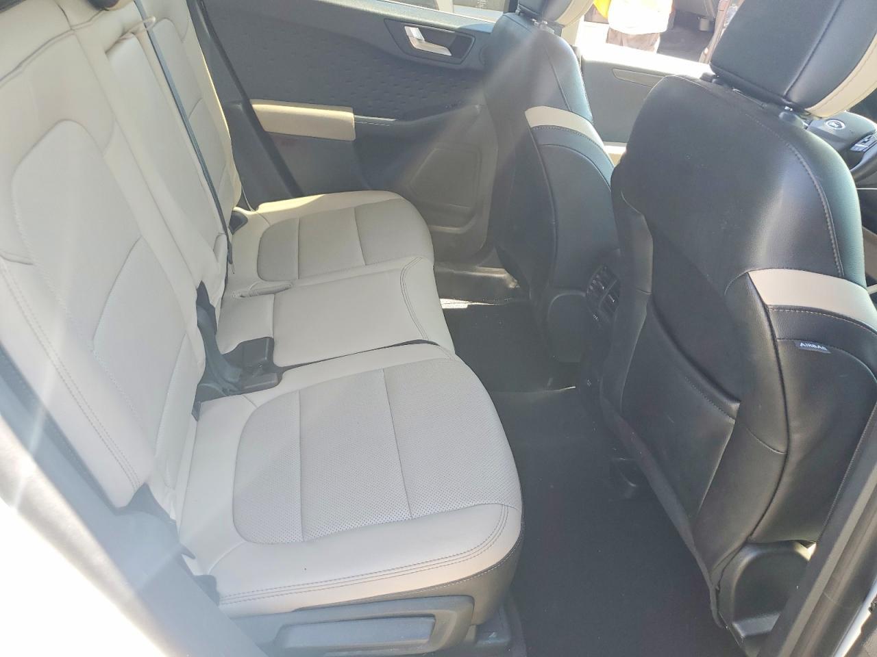 2020 Ford Escape Titanium - zdjęcie 10