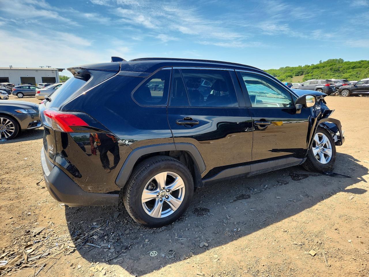 2023 Toyota Rav4 Xle - zdjęcie 3