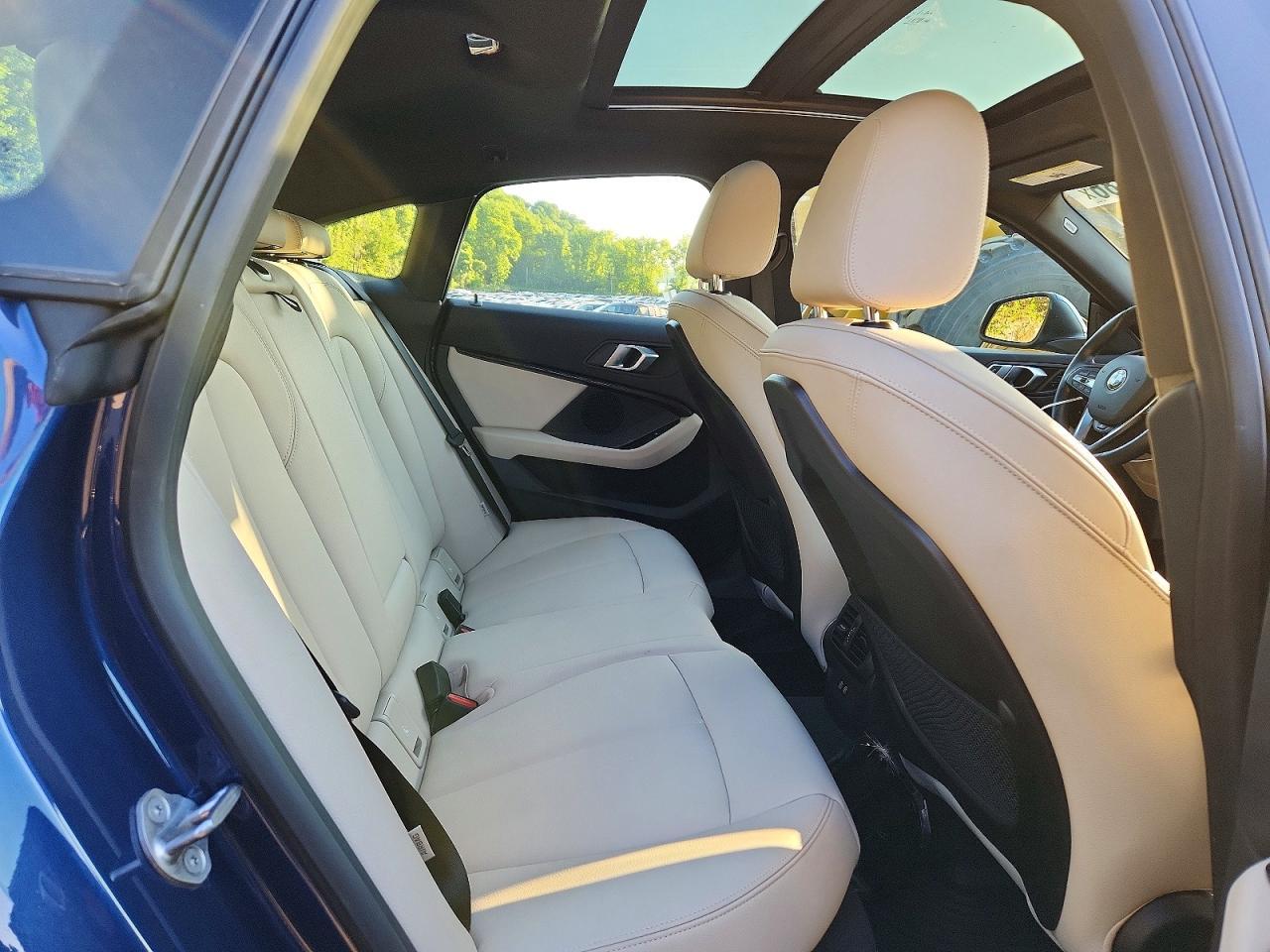 2022 BMW 228Xi - zdjęcie 10