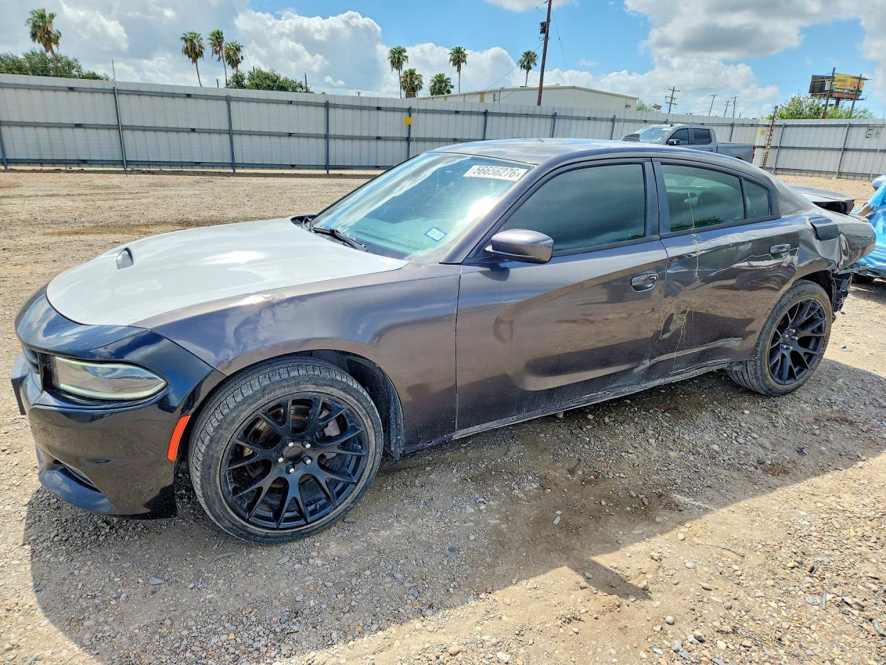2016 Dodge Charger R - zdjęcie główne