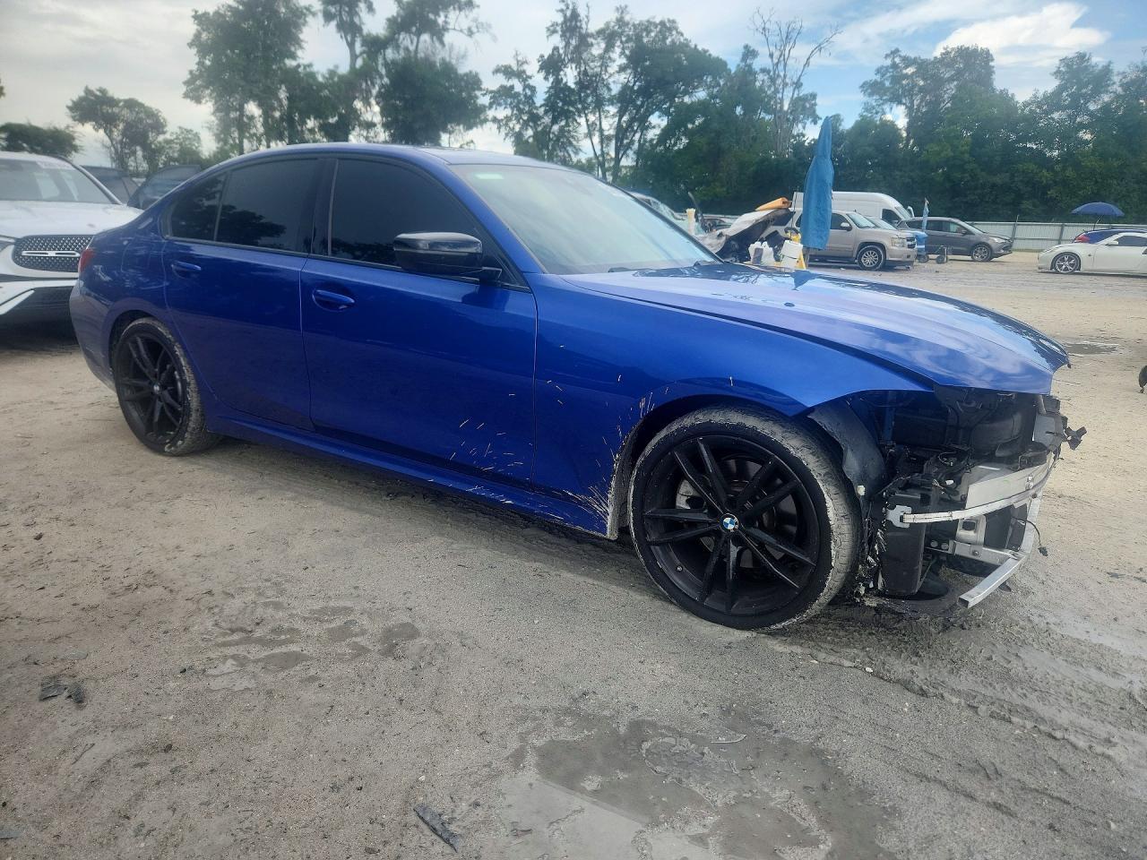2022 BMW Seria 3 330i - zdjęcie 4