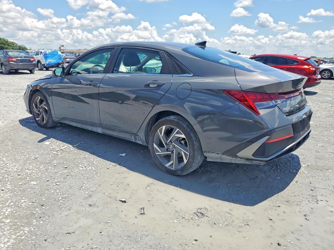 2024 Hyundai Elantra Limited - zdjęcie 2