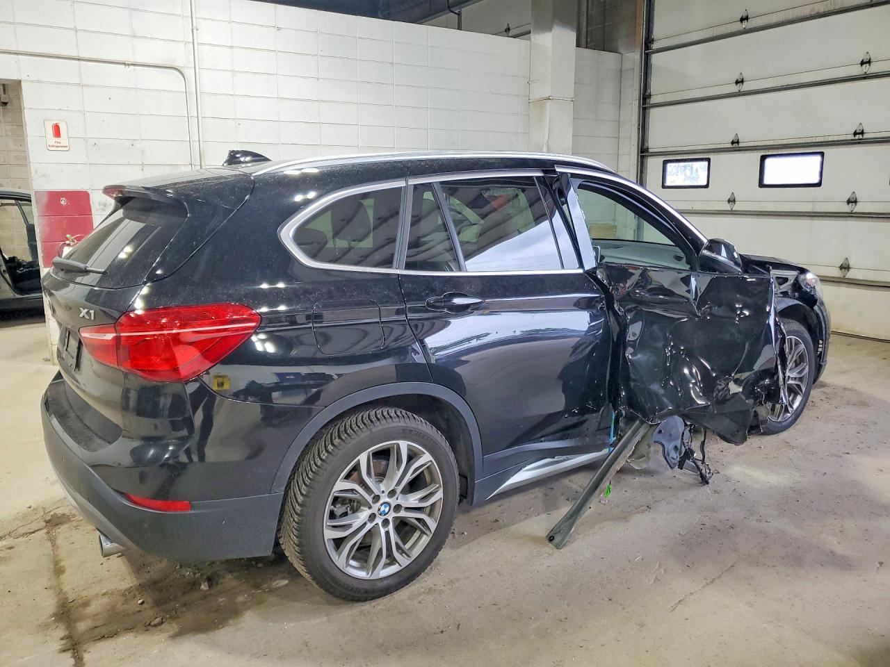 2017 BMW X1 xDrive28I - zdjęcie 3