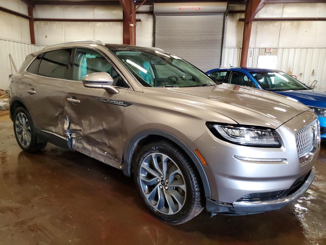 2021 Lincoln Nautilus Reserve - zdjęcie 4