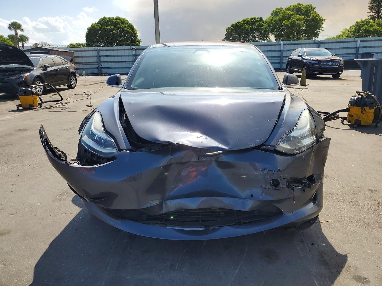 2019 Tesla Model 3 - zdjęcie 5