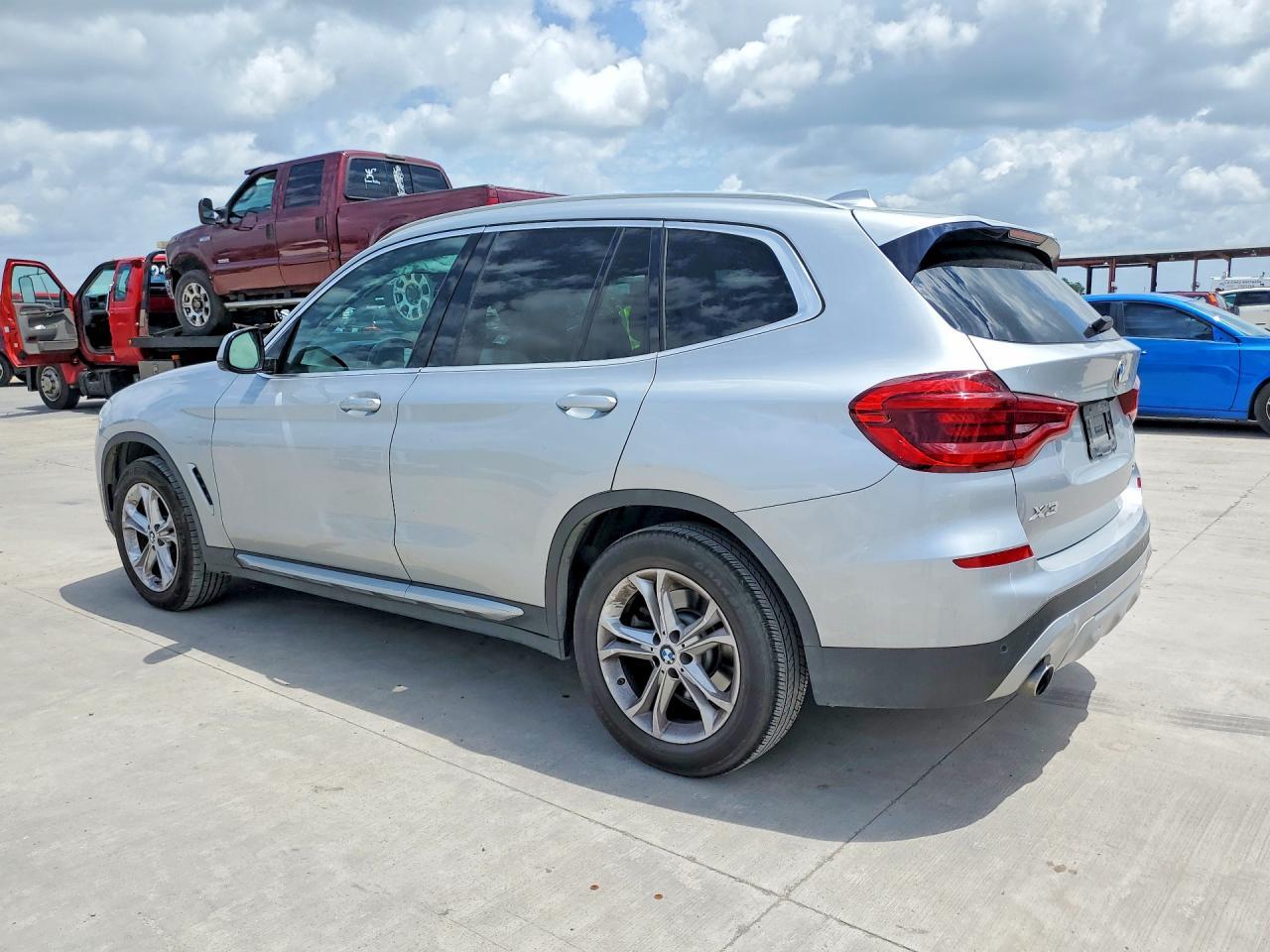 2021 BMW X3 xDrive30I - zdjęcie 2