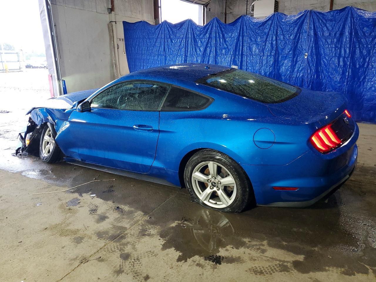 2019 Ford Mustang - zdjęcie 2