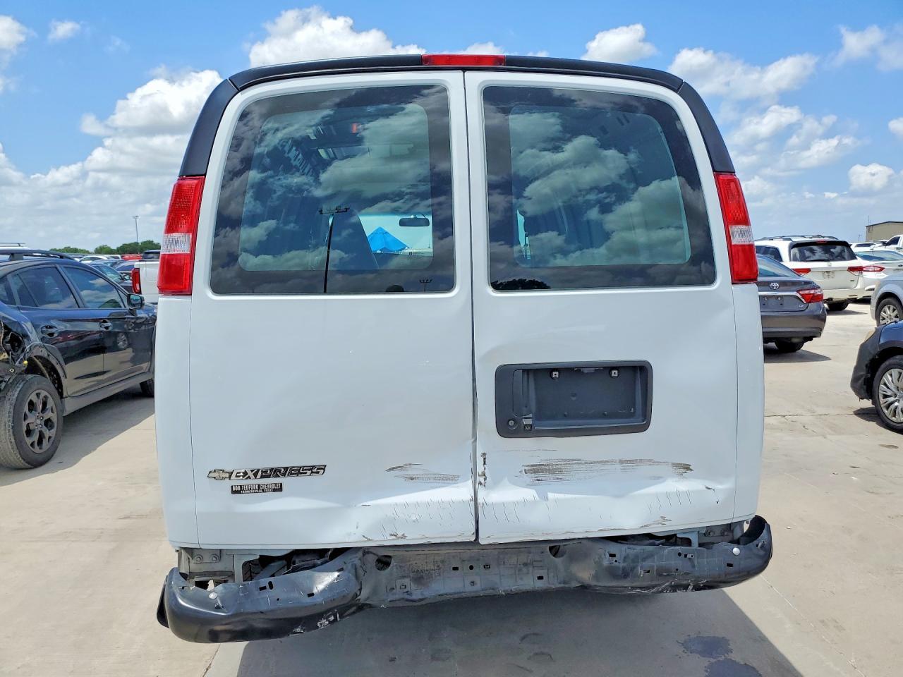 2020 Chevrolet Express G2500 - zdjęcie 6