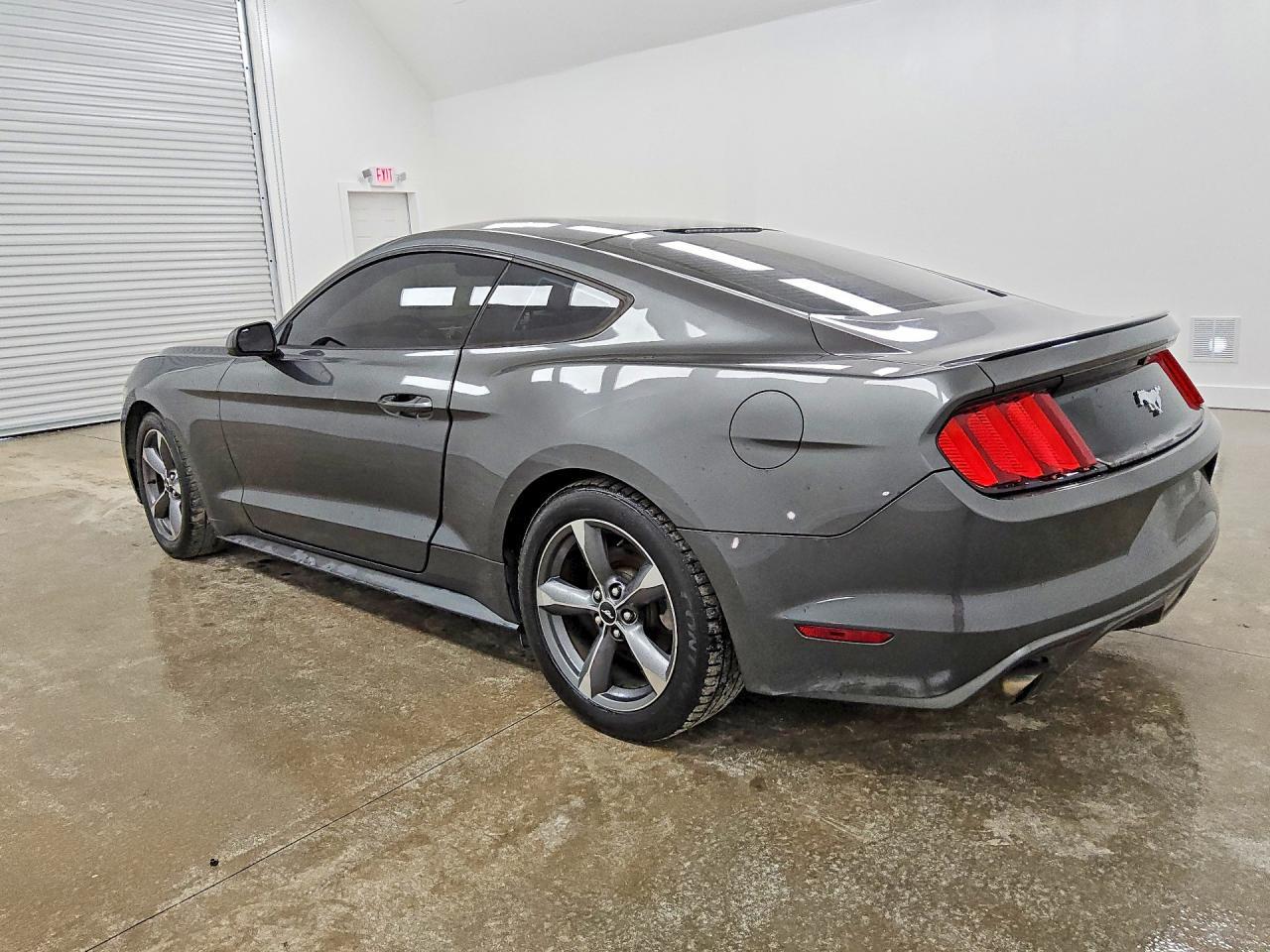 2016 Ford Mustang - zdjęcie 2
