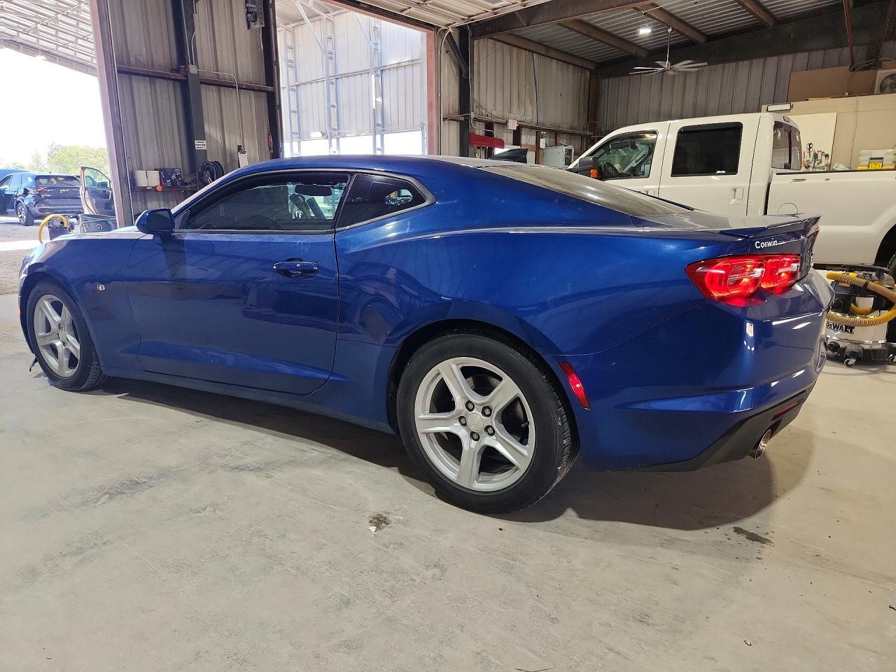 2023 Chevrolet Camaro Ls - zdjęcie 2