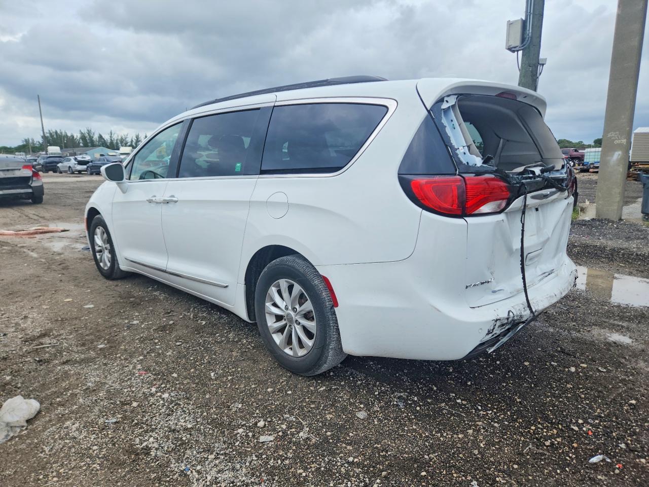 2017 Chrysler Pacifica Touring L - zdjęcie 2